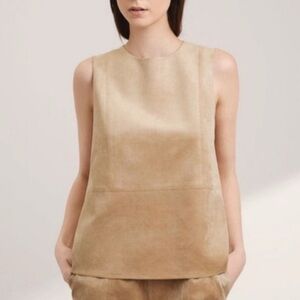 Aritzia Babaton Vegan Suede
Rolando Sleeveless - M